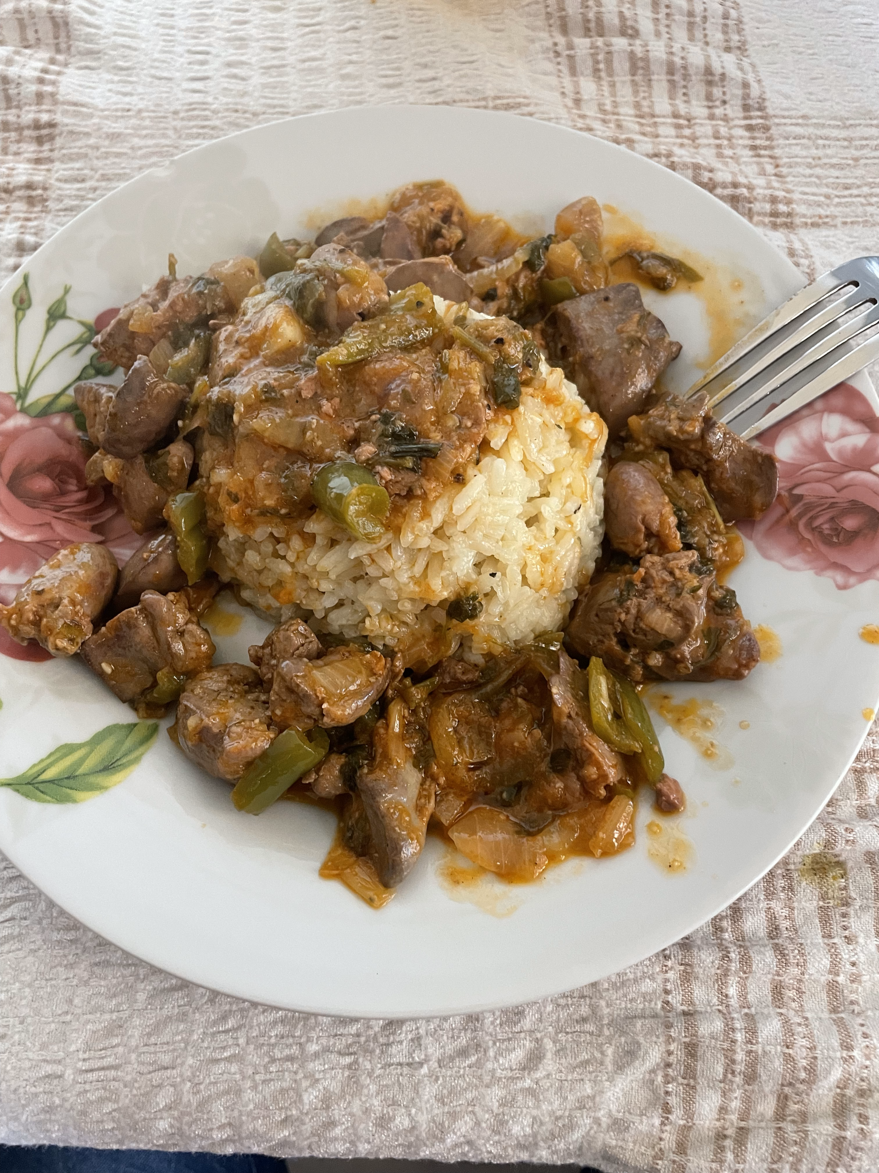 Read more about the article Spicy Chicken Livers in tomato sauce with rice